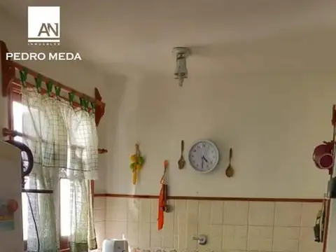 Casa 8 ambientes con 4 baños