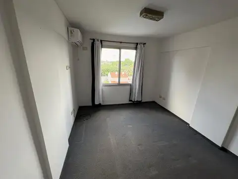 2 AMBIENTES  BALCON AA FRENTE MORON