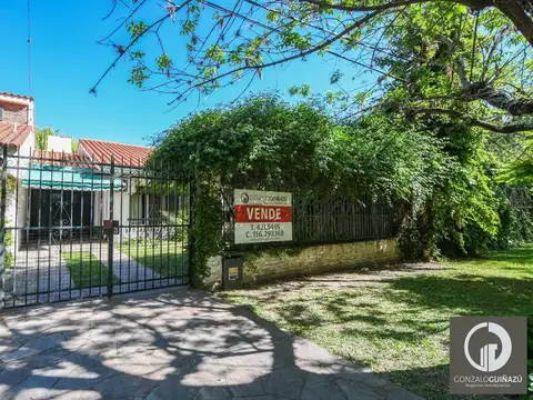 CASA VENTA DOS DORMITORIOS JARDIN PISCINA FISHERTON TRADICIONAL ROSARIO