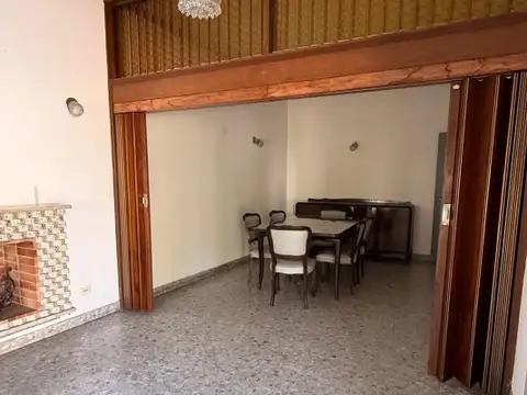 Casa 5 ambientes con 1 baño