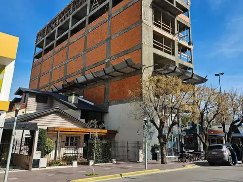 VENTA COCHERA CENTRO A ESTRENAR EN MONTE HERMOSO