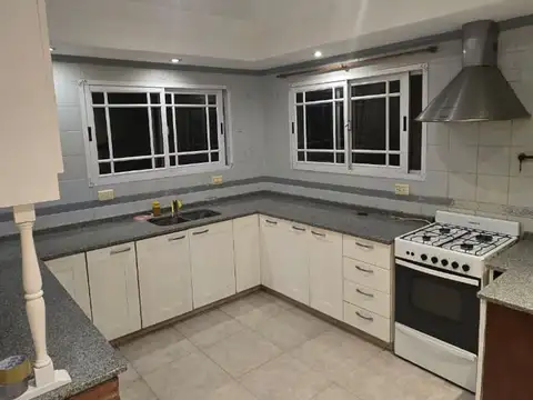 Casa 5 ambientes con 3 baños