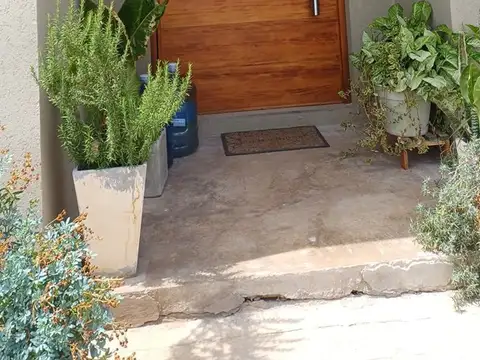 Casa 5 ambientes con 3 baños