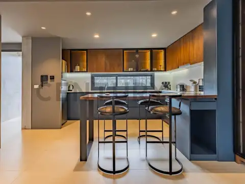 Casa en Alquiler con 2 cocheras