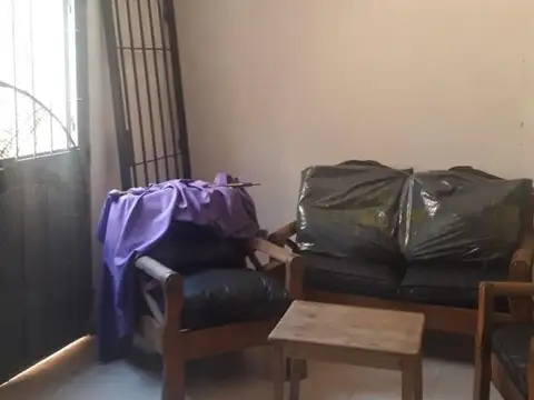 CASA EN VENTA EN VILLA ADELA DE 2 DORMI Y COCHERA