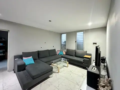 Casa 8 ambientes con 3 baños