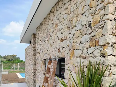 Casa en Venta en Countries y Barrios Cerrados en Pilar, USD 229.000