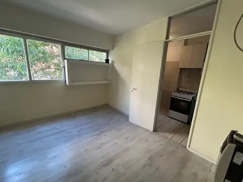 Muy Lindo Dos Ambientes en Alquiler en Espectacular Zona de Belgrano (1er Piso por Escalera)