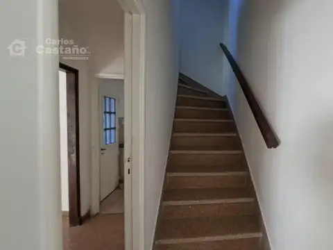 Depto Tipo Casa en Alquiler 68 años