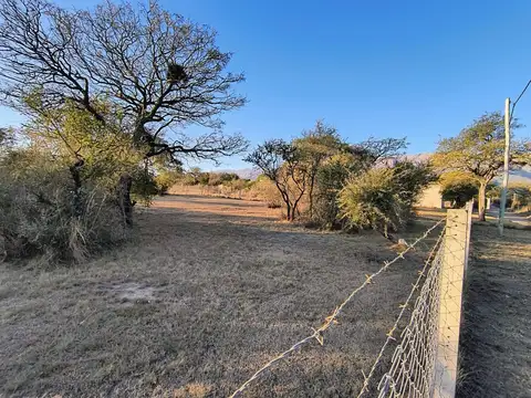 Lote muy amplio 1500 m2 Piedra Blanca abajo