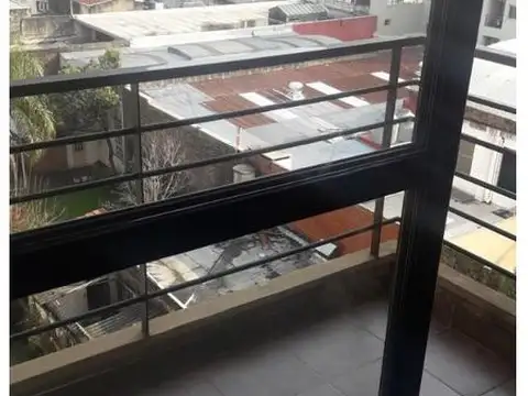 EXCELENTE DEPARTAMENTO DE 1 AMBIENTE GRANDE COC. INCORP BALCON C/FRENTE SUPER LUMINOSO BALCÓN AMPLIO
