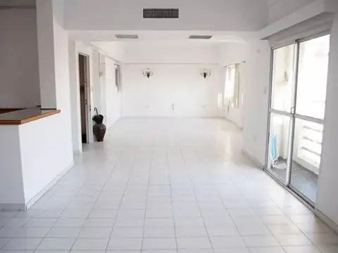 Departamento en venta - 3 Dormitorios 2 Baños - Cocheras - 169Mts2 - La Plata