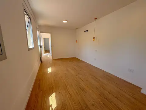 Pellegrini al 2700 - Casa 3 dormitorios - Pasillo unico