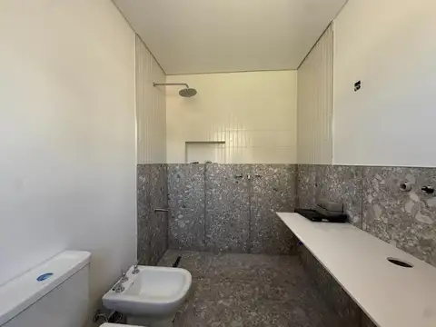 Casa de Pasillo única en venta Lourdes, Rosario  3 dormitorios con patio y pileta