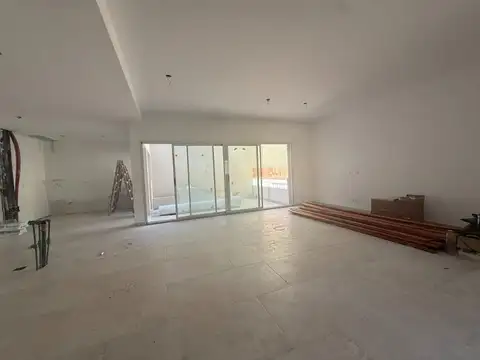 Pellegrini al 2700 - Casa 3 dormitorios - Pasillo unico