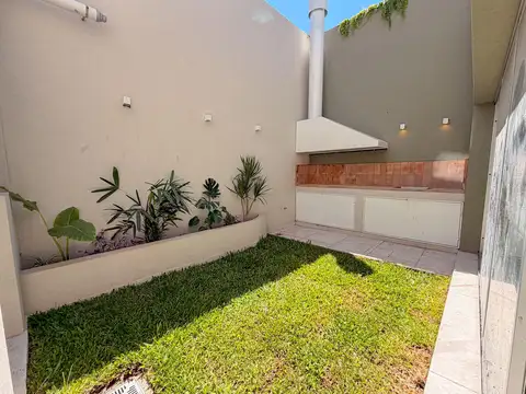 Casa de Pasillo única en venta Lourdes, Rosario  3 dormitorios con patio y pileta