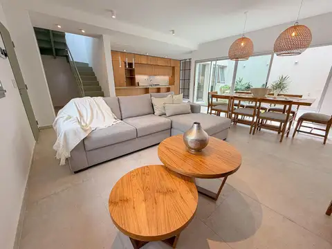 Pellegrini al 2700 - Casa 3 dormitorios - Pasillo unico