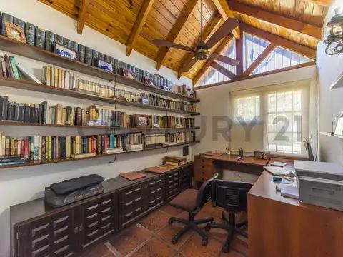 VENTA CASA 6 AMB CON AMPLIO PARQUE EN EL CENTRO DE SAN MIGUEL (IDEAL INVERSOR)