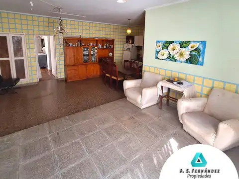 Casa 5 ambientes con 2 baños