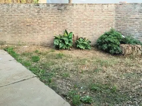 Casa en Alquiler con 1 cochera