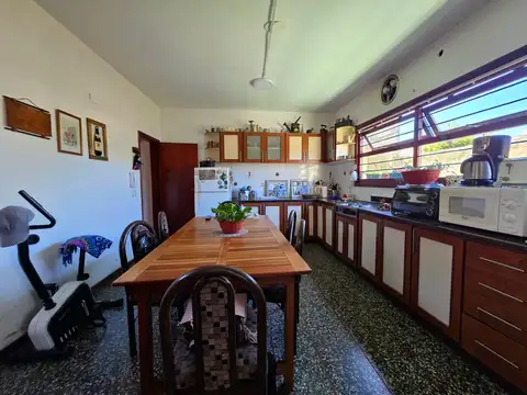 Casa 5 ambientes con 4 baños