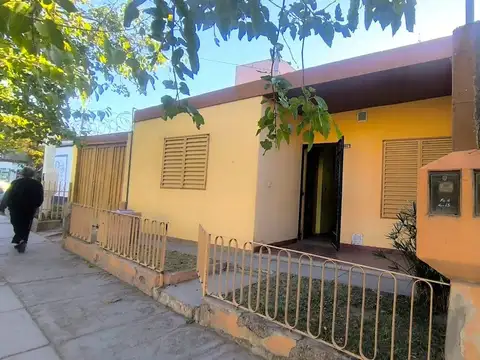 VENTA DE CASA EN CALLE FAMATINA RODEO DE LA CRUZ 