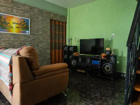 Depto Tipo Casa 4 ambientes con 2 baños