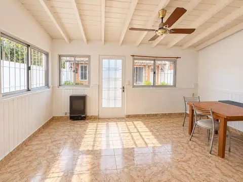 Casa 3 ambientes con 2 baños