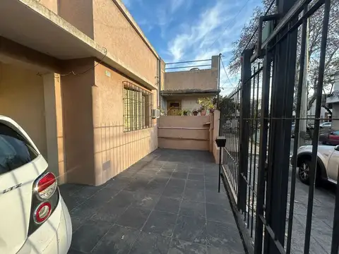 VENTA PH 4 AMBIENTES CON COCHERA PATIO Y QUINCHO