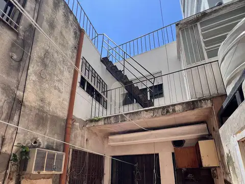 San Juan y Alvear - Amplio Dpto de 1 Dormitorio.