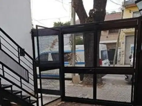 VENTA MONOAMBIENTE TIPO CASA PATIO COCHERA