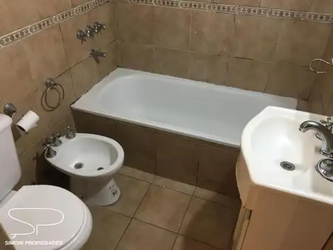 Departamento 2 ambientes con amplio balcón