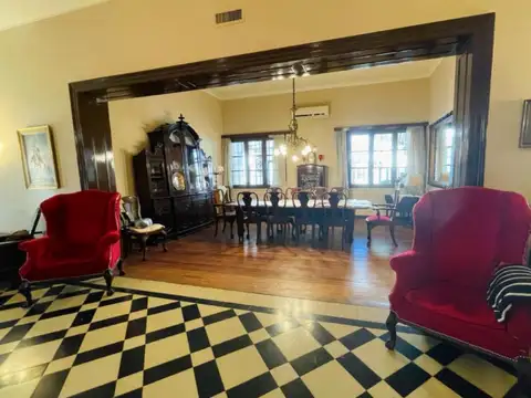 Casa 5 ambientes con 4 baños