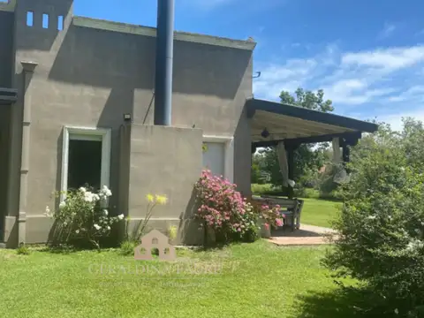 Elegante Casa Estilo Campo En Venta