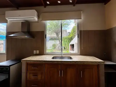 Casa en Alquiler con 1 cochera