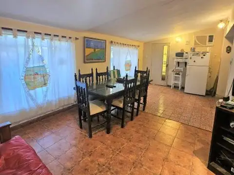 Oportunidad en Funes — Amplio terreno con casa a reciclar