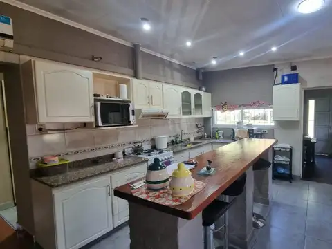 Casa 5 ambientes con 1 baño