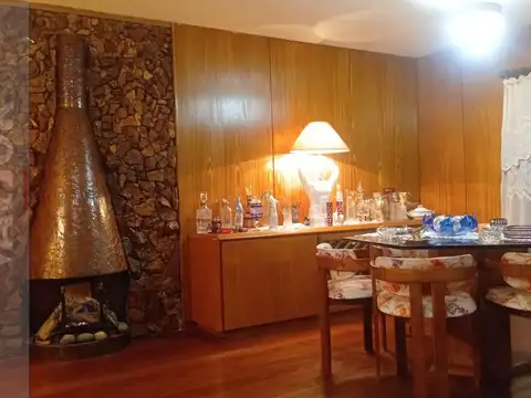 Chalet 5 amb. 3 dormitorios, Escritorio - Cochera - Dependencia - lote propio - Parque Chas