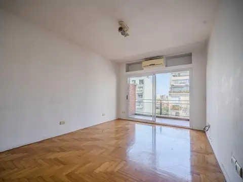 Departamento de 3 ambientes en  Alquiler - Colegiales - Luminoso - Muy Buena Ubicación.