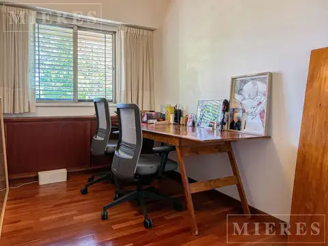 Dúplex amplio, en un entorno residencial y tranquilo en venta.