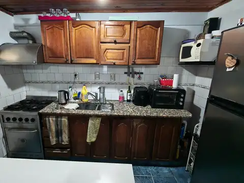 Casa 6 ambientes con 2 baños