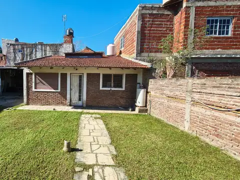 Casa 6 ambientes con 2 baños