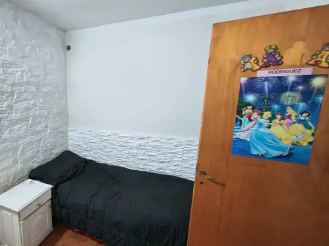 CASA AL FRENTE NUEVA Y OTRA AL FONDO A REFACCIONAR