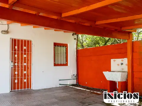 Casa 2 ambientes con 1 baño