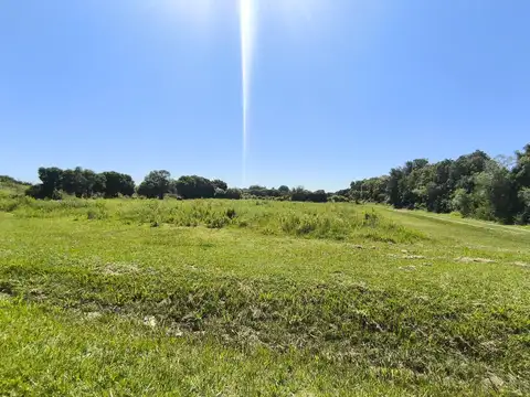 Se vende media hectárea en Monte Vera. Ideal para Proyecto. Posibilidad de Permuta