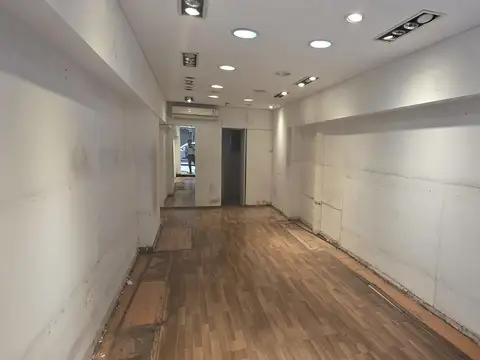 Local en Alquiler en Arenales y Uruguay