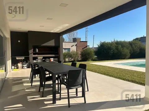 Casa en Venta en Country Santa Rita, USD 270.000