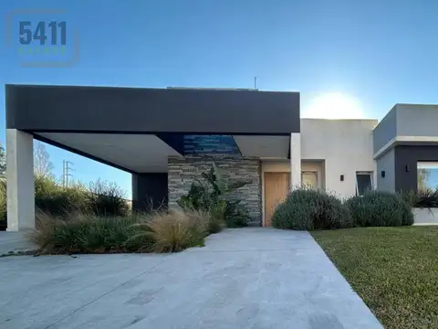 Casa a la venta 4 ambientes con parque pileta en Barrio Santa Rita Canning