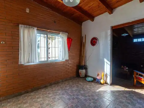Casa 5 ambientes con 1 baño