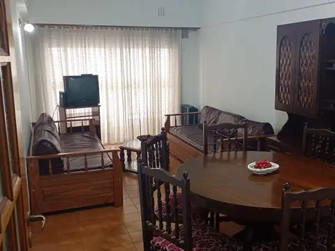 A ESTUDIANTES, Alquiler temporal de marzo a diciembre Departamento de 2 ambientes amplios a 1 cuadra de  Plaza Colón